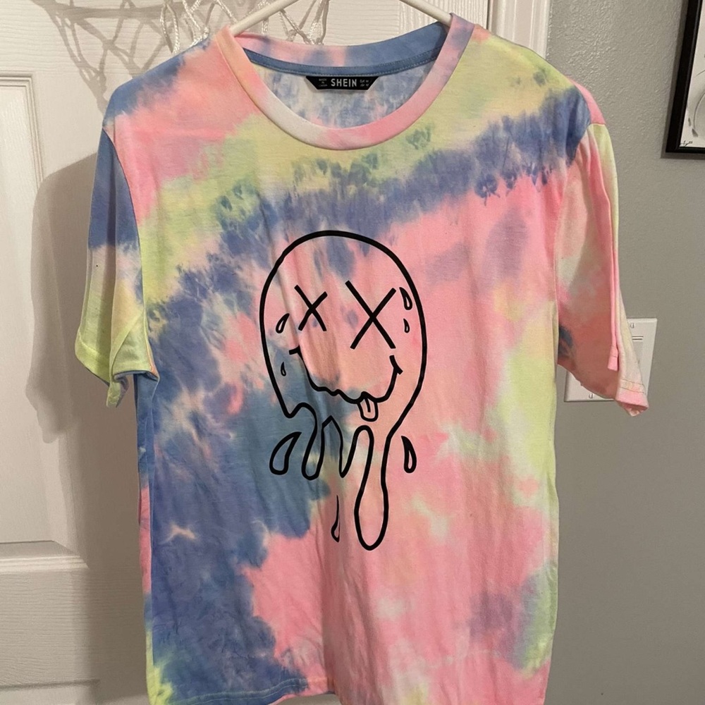 Men’s SHEIN graphic t shirt size medium